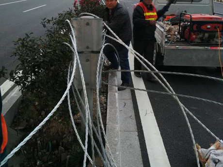 缆索护栏